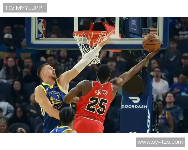 勇士赛场爆发意外小插曲 裁判果断处理还原比赛秩序